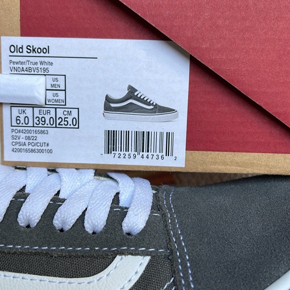 Vans WMNS Old Skool
Pewter/True White
VN0A4BV5195
Sneakers - Picture 16 of 16